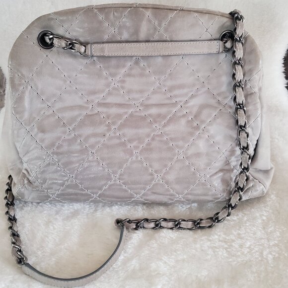 VINTAGE CHANEL Shoulder Bag, Light Gray Leather - Picture 2 of 16